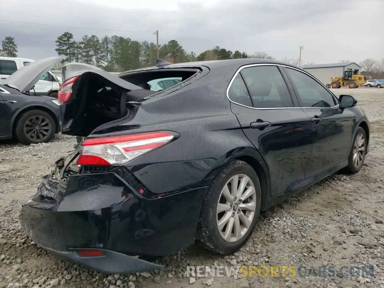 4 Photograph of a damaged car 4T1C11AK4LU882511 TOYOTA CAMRY 2020