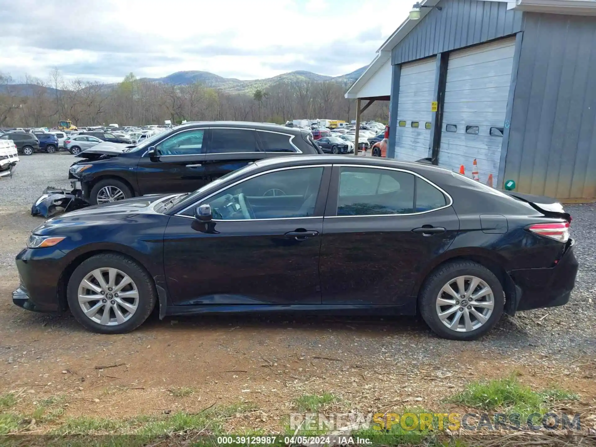 14 Photograph of a damaged car 4T1C11AK4LU900666 TOYOTA CAMRY 2020