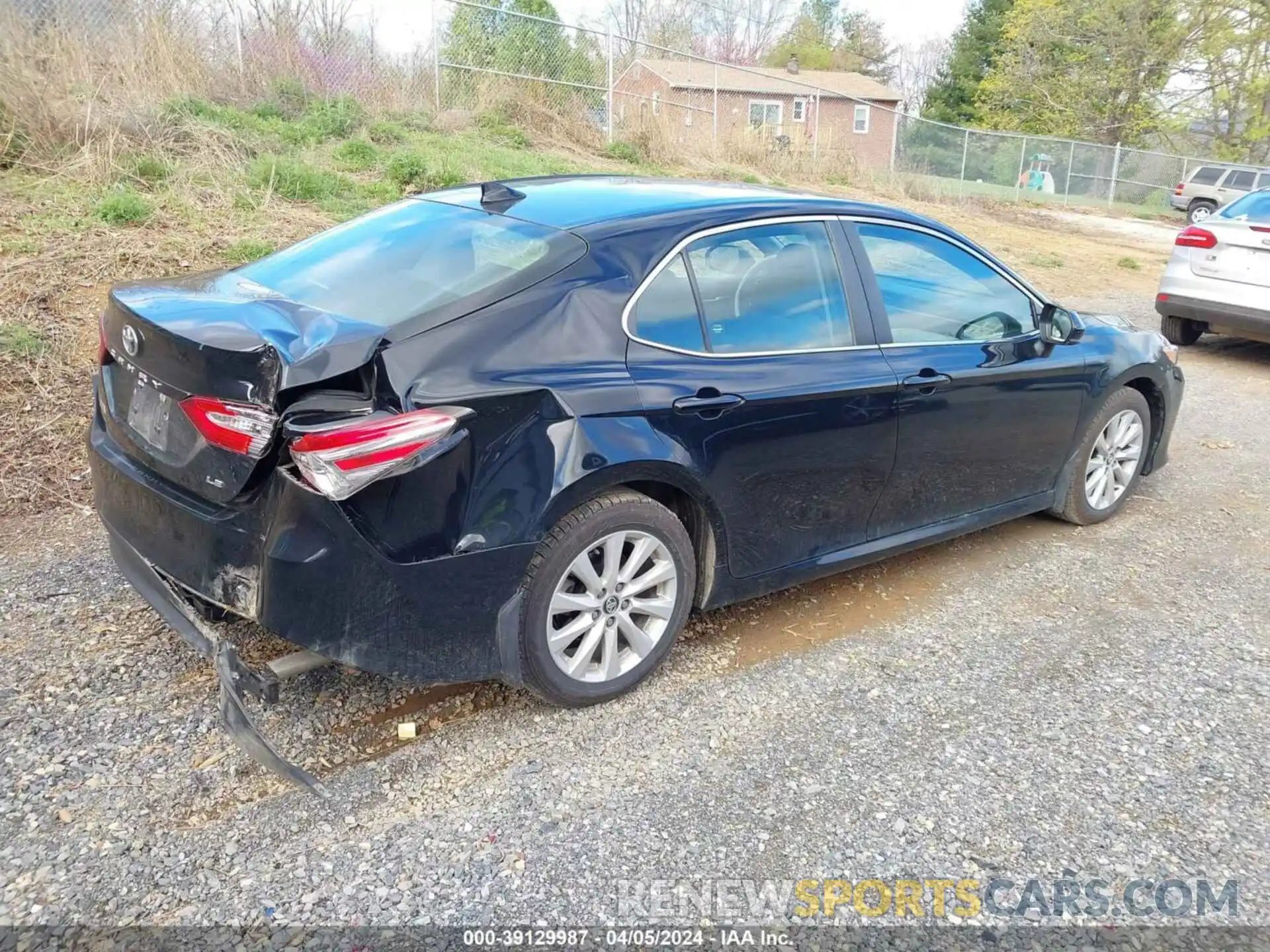 4 Photograph of a damaged car 4T1C11AK4LU900666 TOYOTA CAMRY 2020