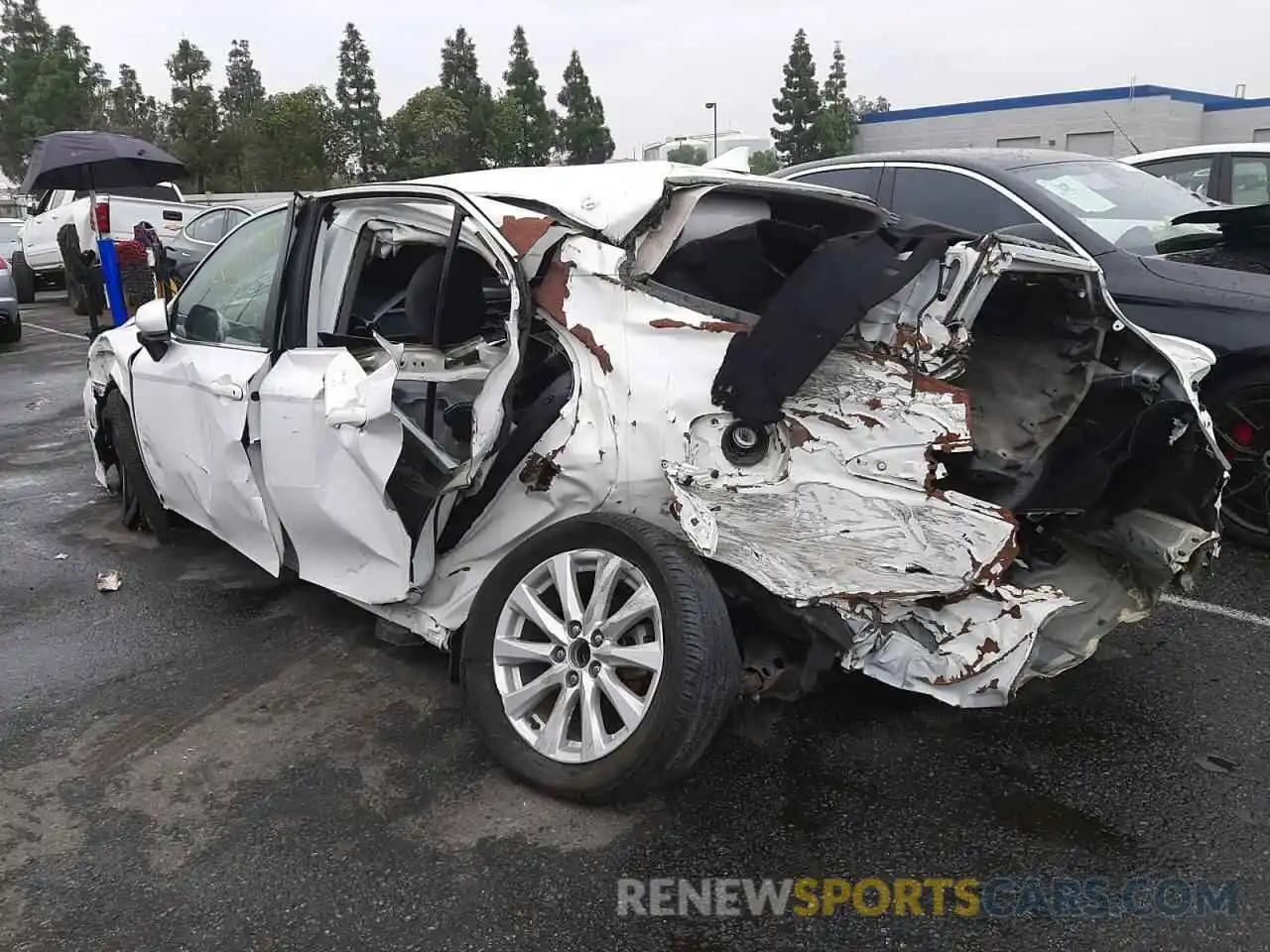 3 Photograph of a damaged car 4T1C11AK4LU916463 TOYOTA CAMRY 2020