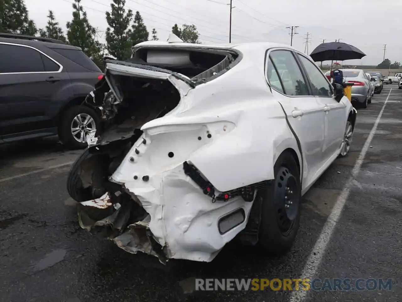 4 Photograph of a damaged car 4T1C11AK4LU916463 TOYOTA CAMRY 2020