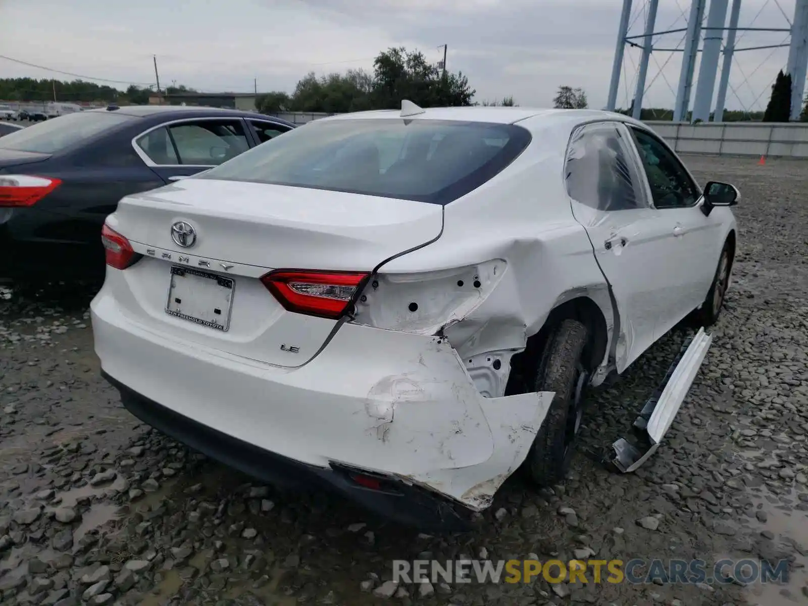 4 Photograph of a damaged car 4T1C11AK4LU926085 TOYOTA CAMRY 2020