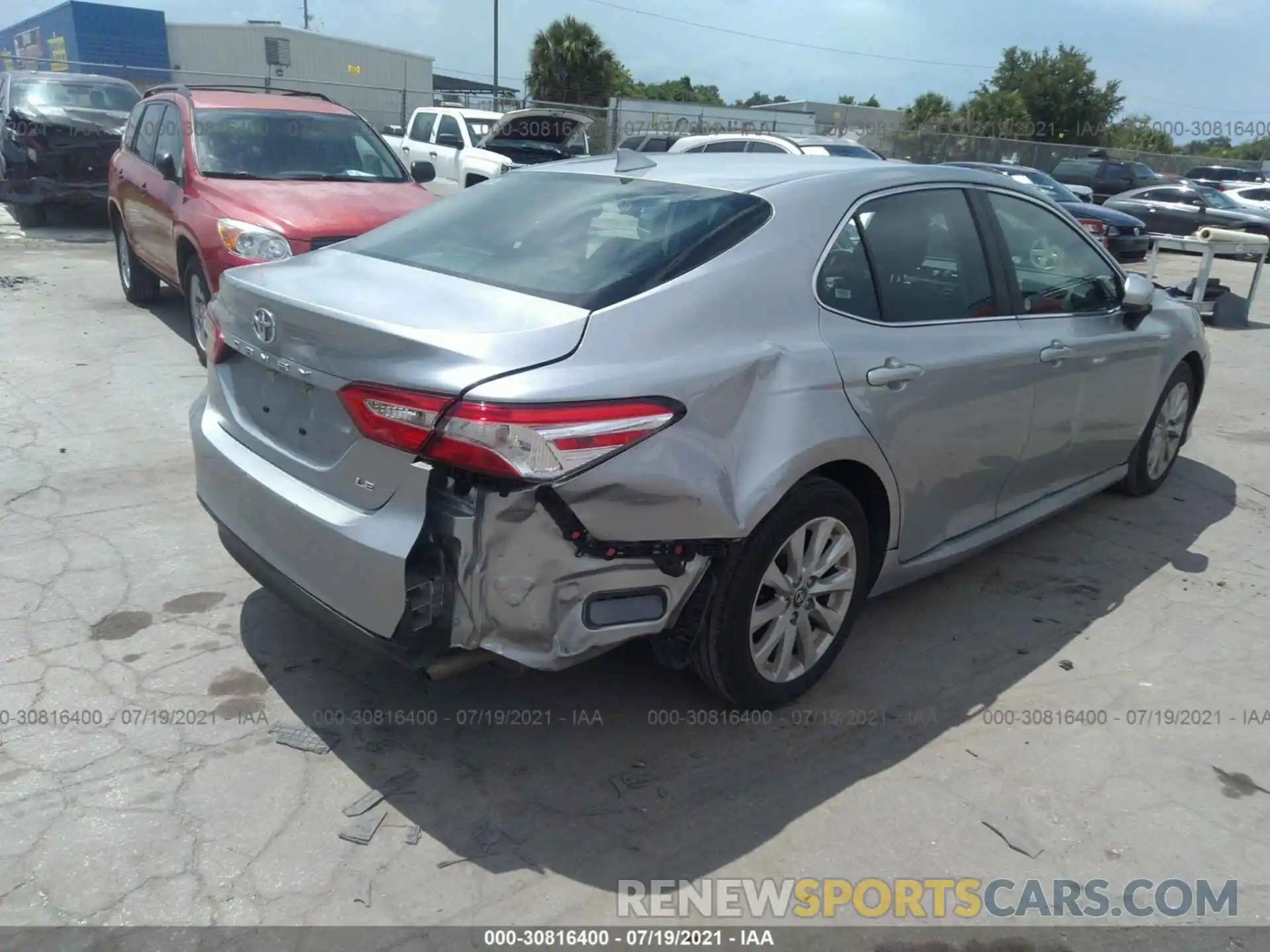 6 Photograph of a damaged car 4T1C11AK4LU928421 TOYOTA CAMRY 2020