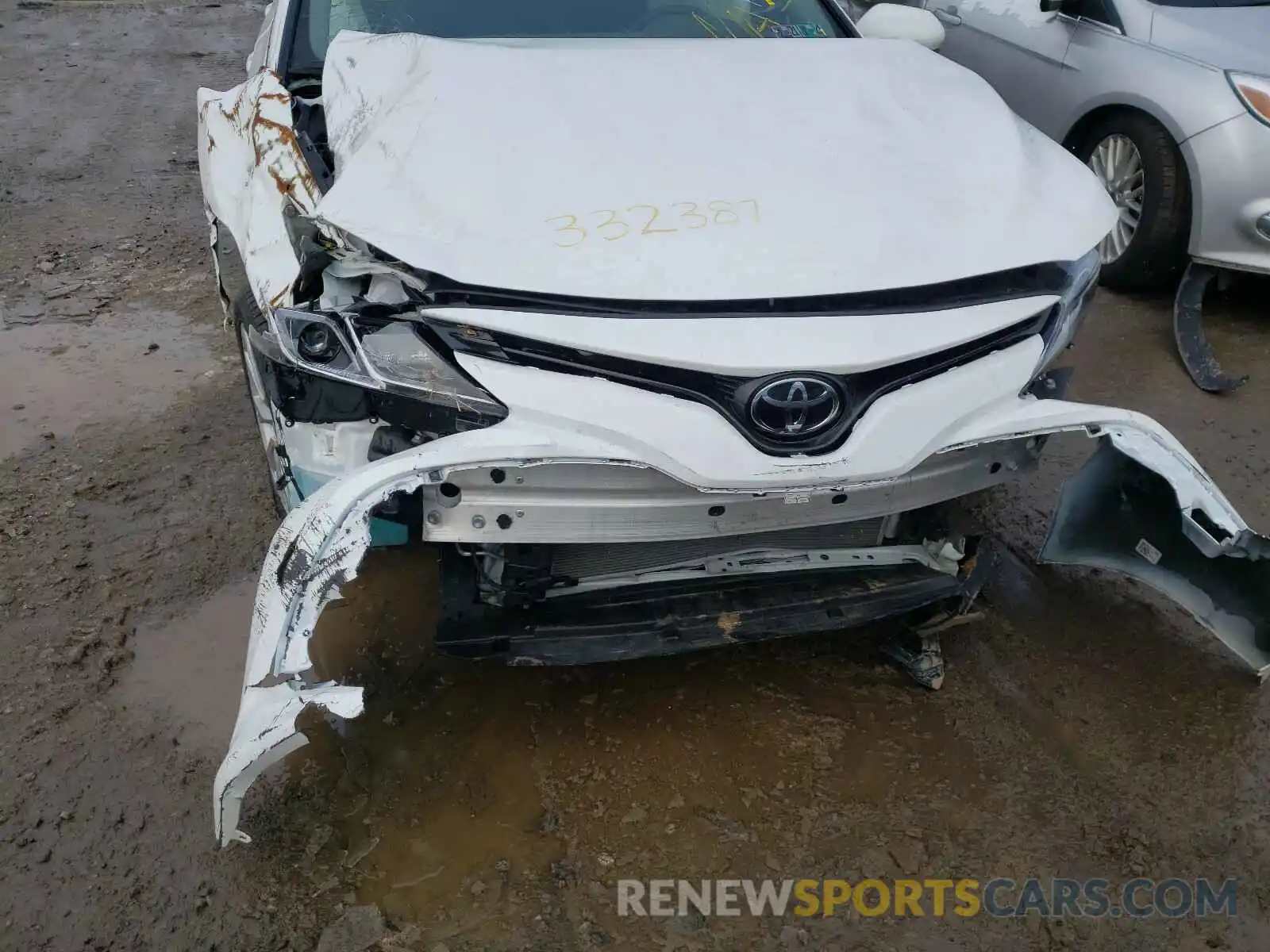 10 Photograph of a damaged car 4T1C11AK4LU932131 TOYOTA CAMRY 2020