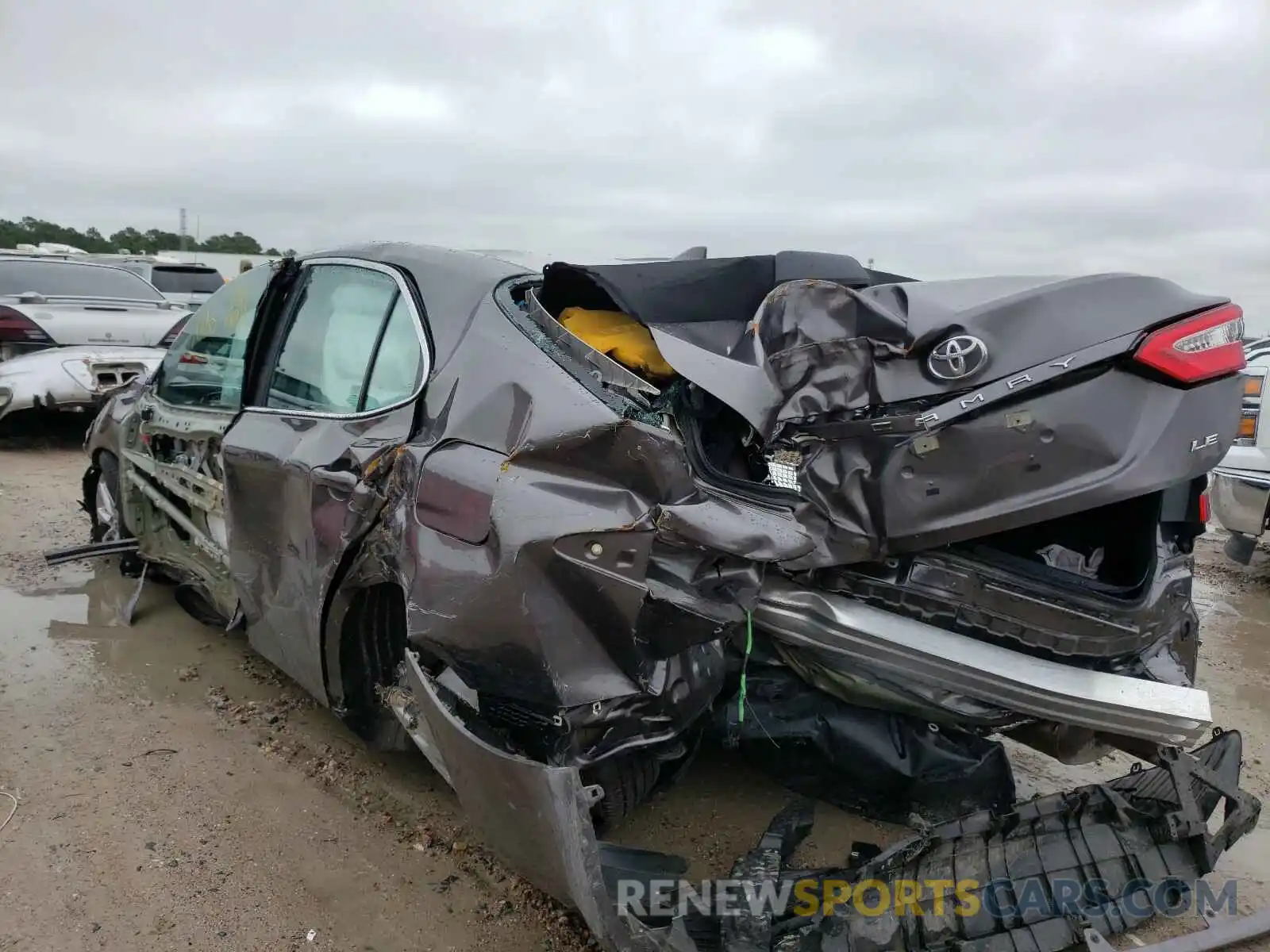 3 Photograph of a damaged car 4T1C11AK4LU943016 TOYOTA CAMRY 2020