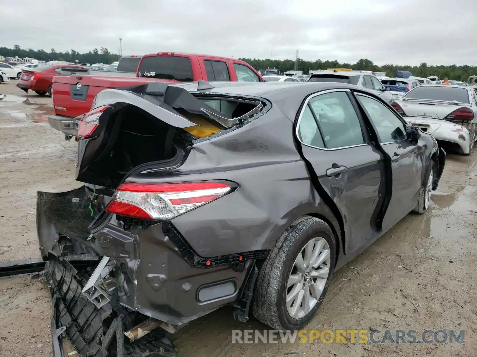 4 Photograph of a damaged car 4T1C11AK4LU943016 TOYOTA CAMRY 2020