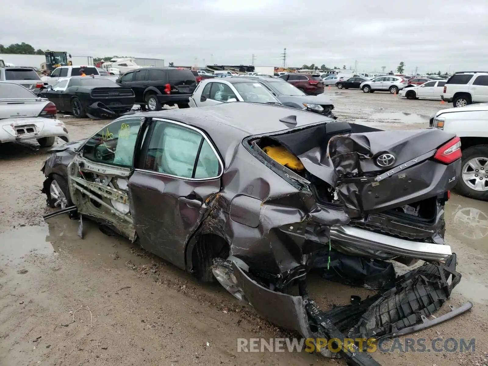9 Photograph of a damaged car 4T1C11AK4LU943016 TOYOTA CAMRY 2020