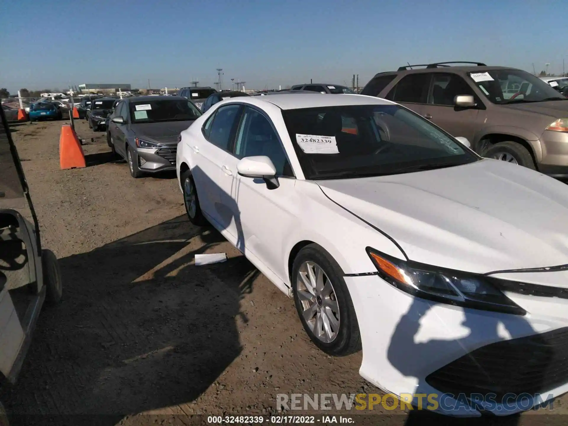 1 Photograph of a damaged car 4T1C11AK4LU948068 TOYOTA CAMRY 2020