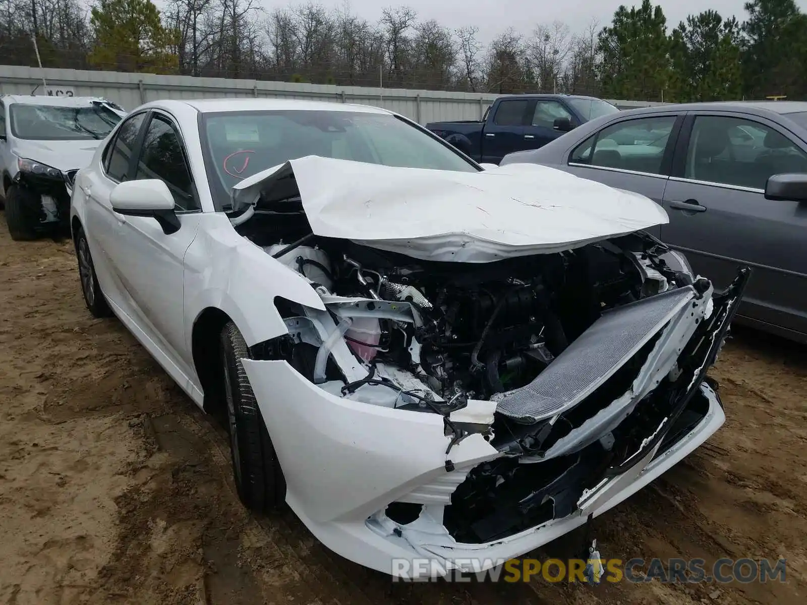 1 Photograph of a damaged car 4T1C11AK4LU970605 TOYOTA CAMRY 2020