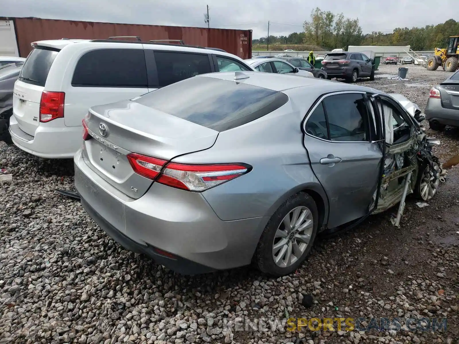 4 Photograph of a damaged car 4T1C11AK4LU985735 TOYOTA CAMRY 2020