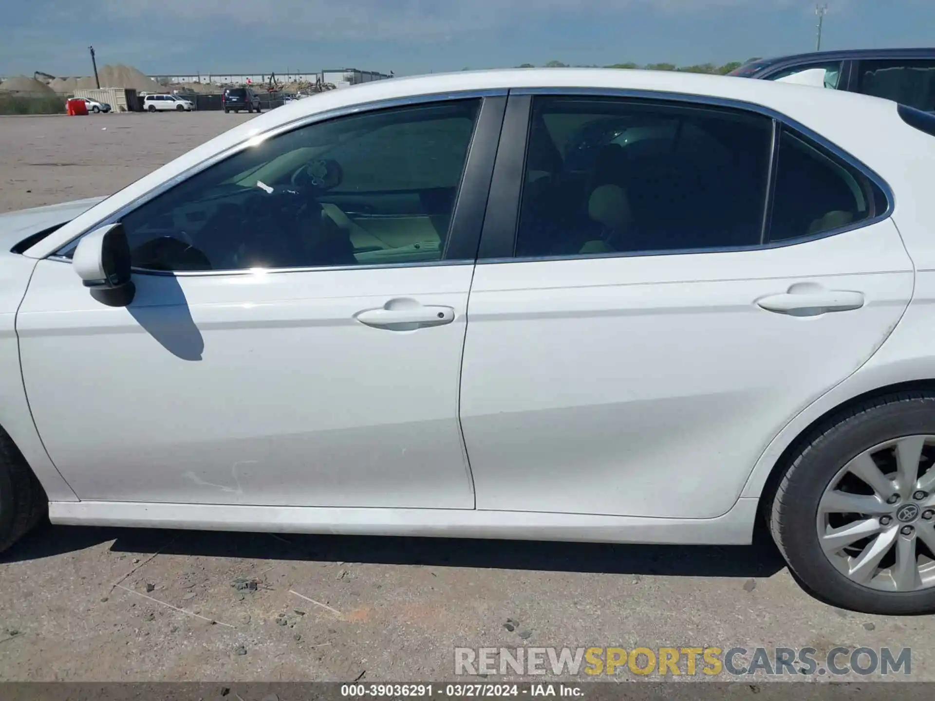 14 Photograph of a damaged car 4T1C11AK4LU995956 TOYOTA CAMRY 2020