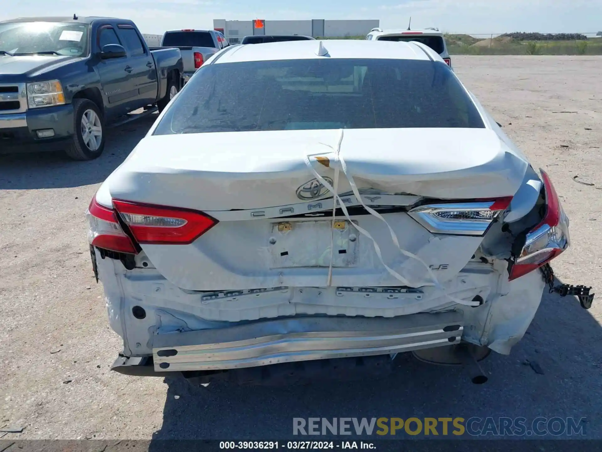 16 Photograph of a damaged car 4T1C11AK4LU995956 TOYOTA CAMRY 2020