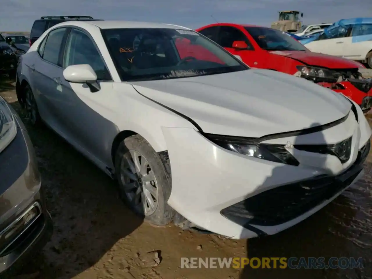 1 Photograph of a damaged car 4T1C11AK5LU332329 TOYOTA CAMRY 2020