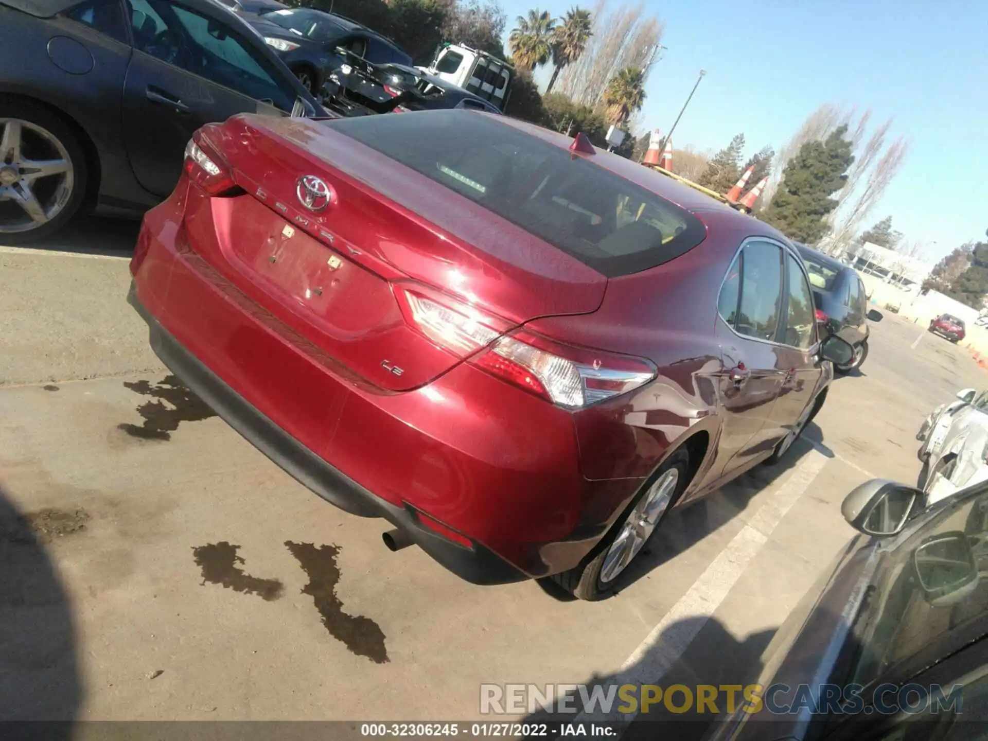 4 Photograph of a damaged car 4T1C11AK5LU332847 TOYOTA CAMRY 2020