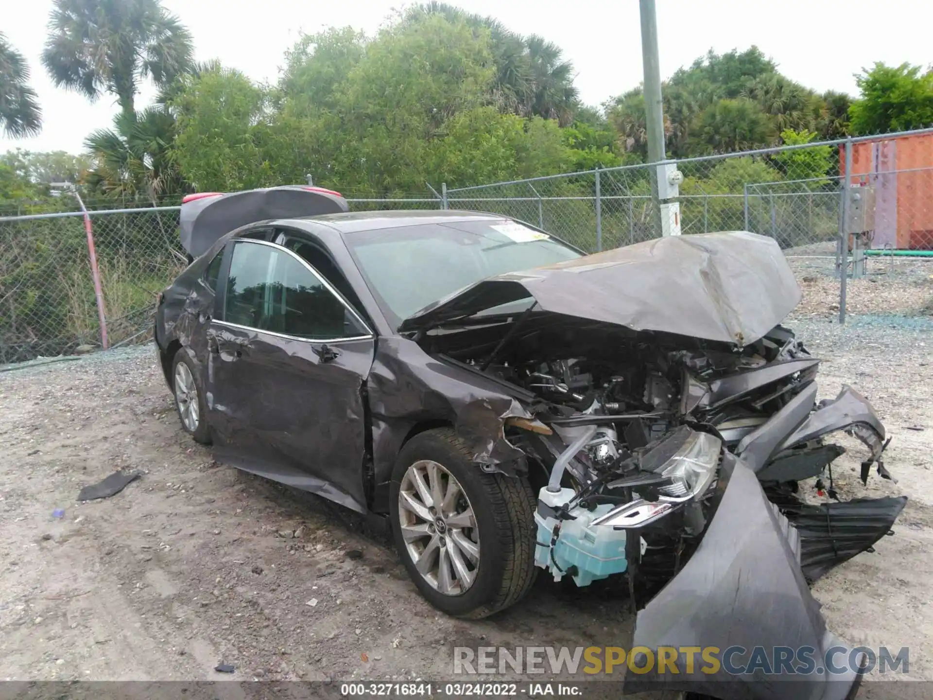 1 Photograph of a damaged car 4T1C11AK5LU344903 TOYOTA CAMRY 2020