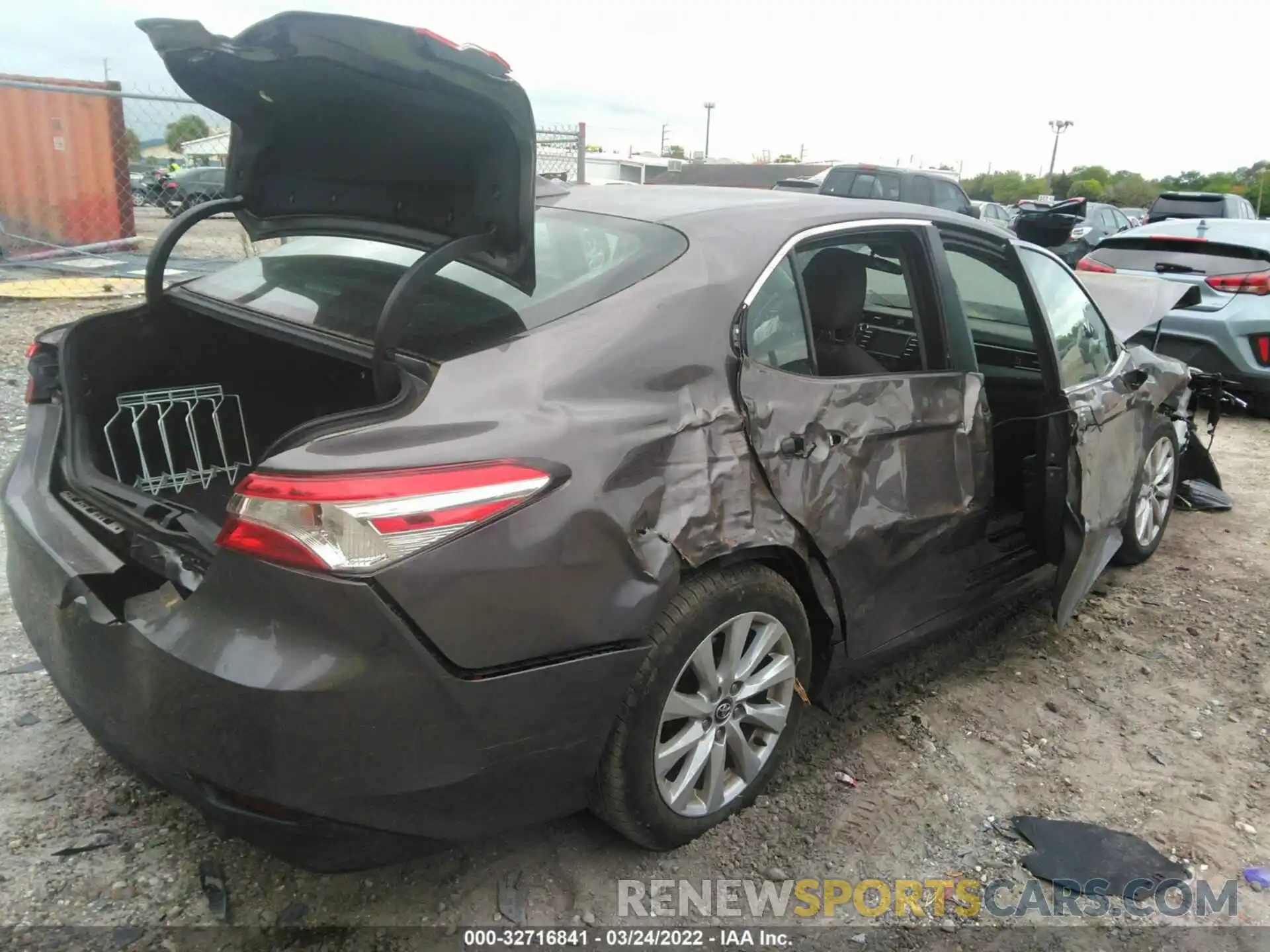 4 Photograph of a damaged car 4T1C11AK5LU344903 TOYOTA CAMRY 2020