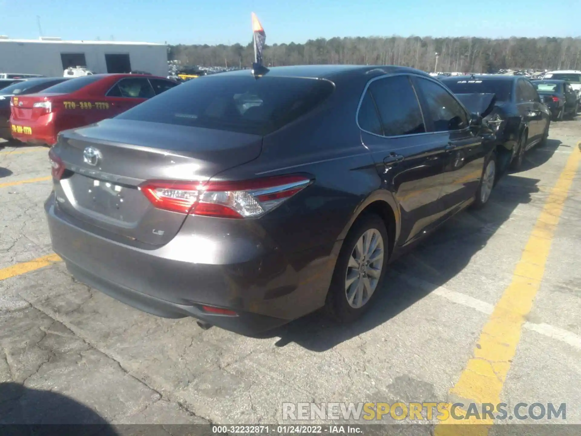 4 Photograph of a damaged car 4T1C11AK5LU352905 TOYOTA CAMRY 2020