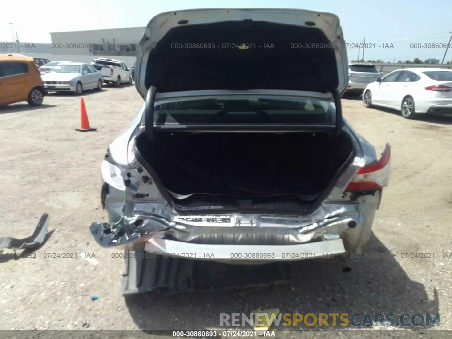 6 Photograph of a damaged car 4T1C11AK5LU358364 TOYOTA CAMRY 2020