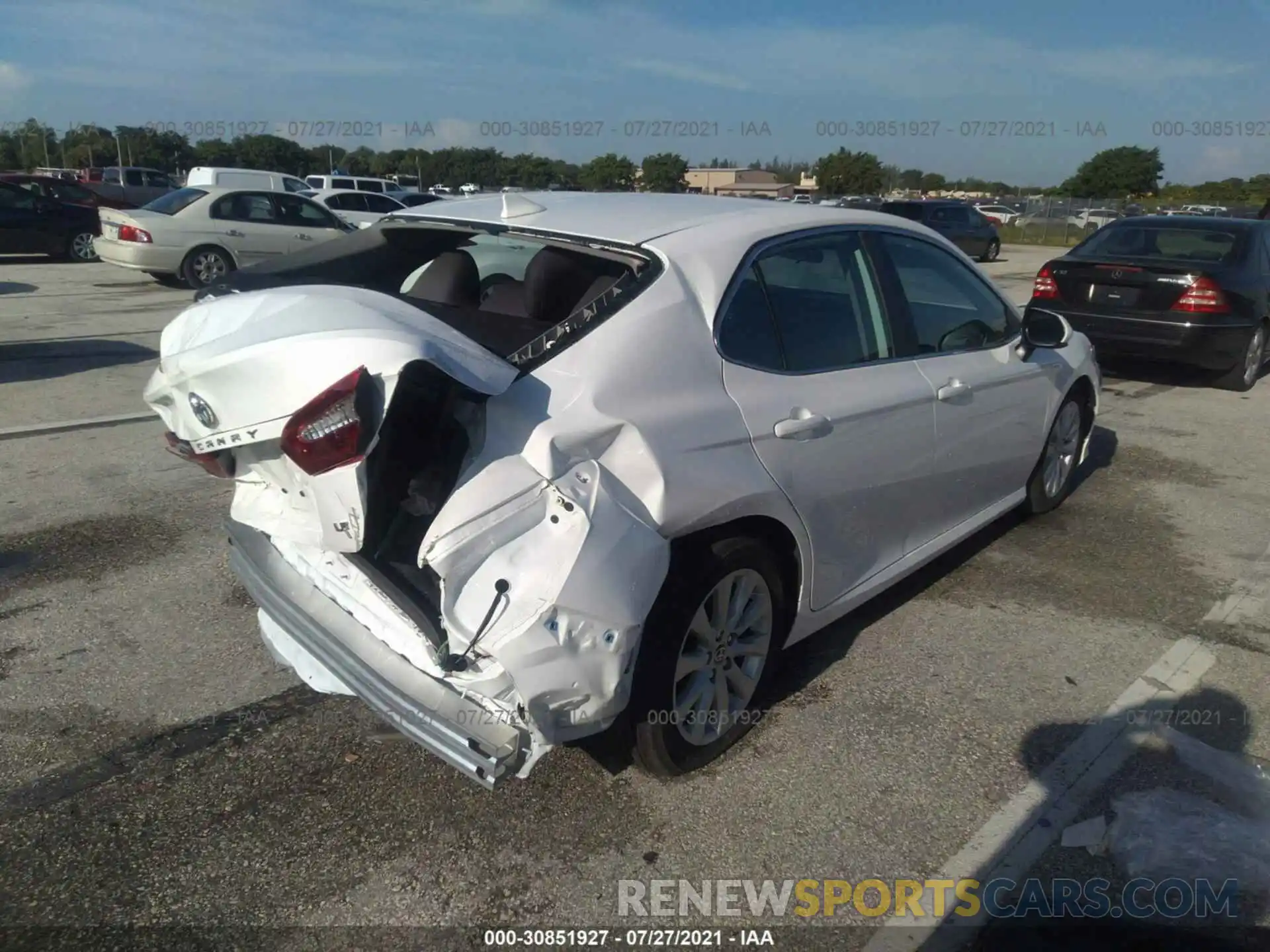 4 Photograph of a damaged car 4T1C11AK5LU360017 TOYOTA CAMRY 2020