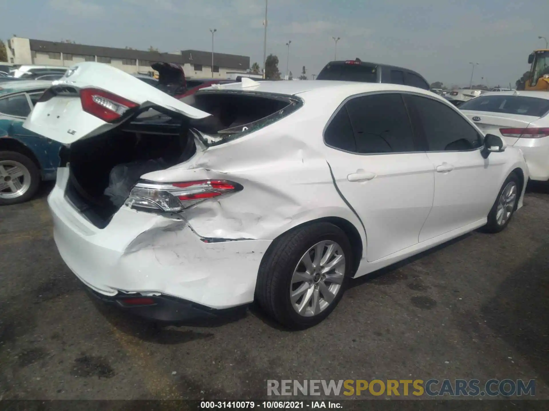 4 Photograph of a damaged car 4T1C11AK5LU369302 TOYOTA CAMRY 2020