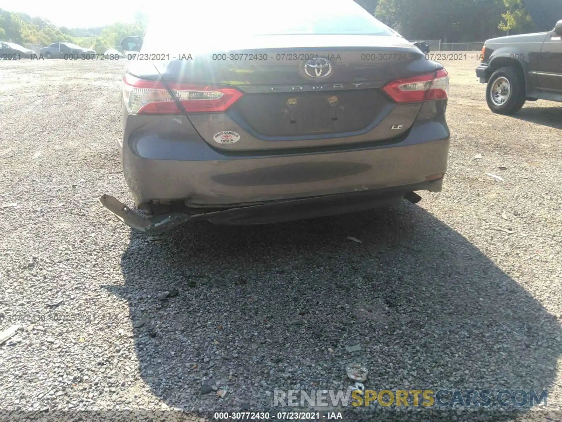 6 Photograph of a damaged car 4T1C11AK5LU383572 TOYOTA CAMRY 2020