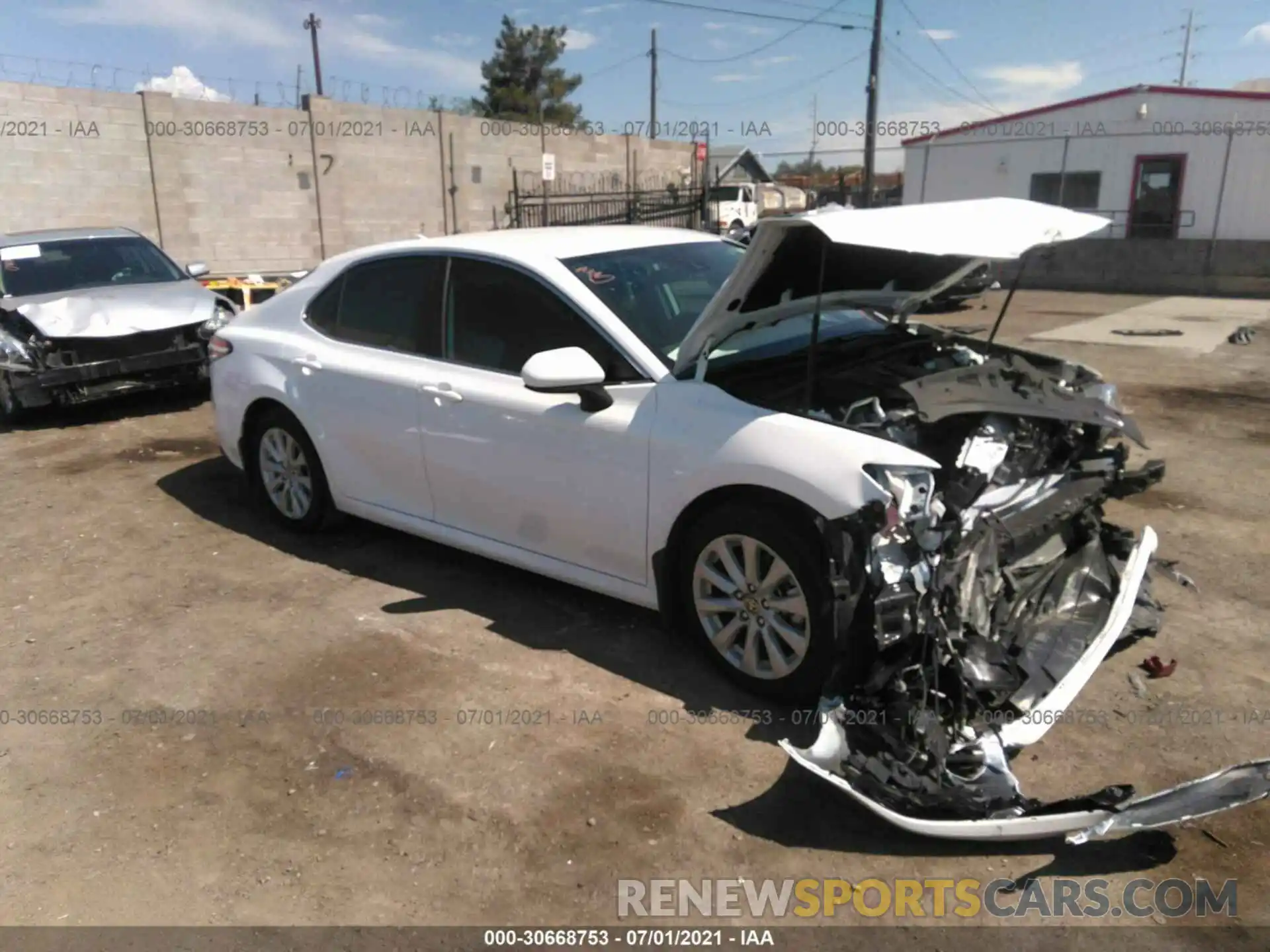 1 Photograph of a damaged car 4T1C11AK5LU394572 TOYOTA CAMRY 2020