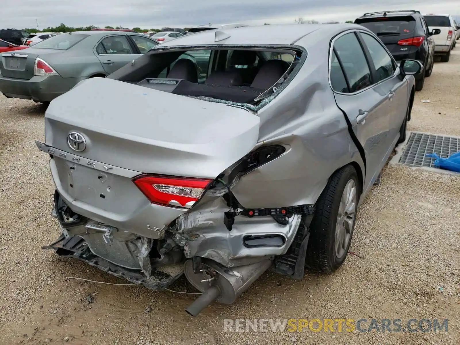 4 Photograph of a damaged car 4T1C11AK5LU400015 TOYOTA CAMRY 2020