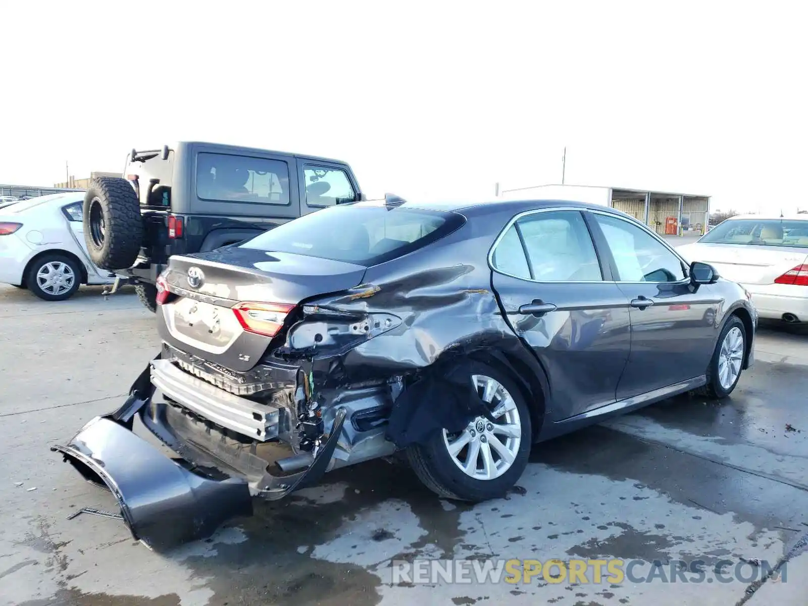 4 Photograph of a damaged car 4T1C11AK5LU401522 TOYOTA CAMRY 2020