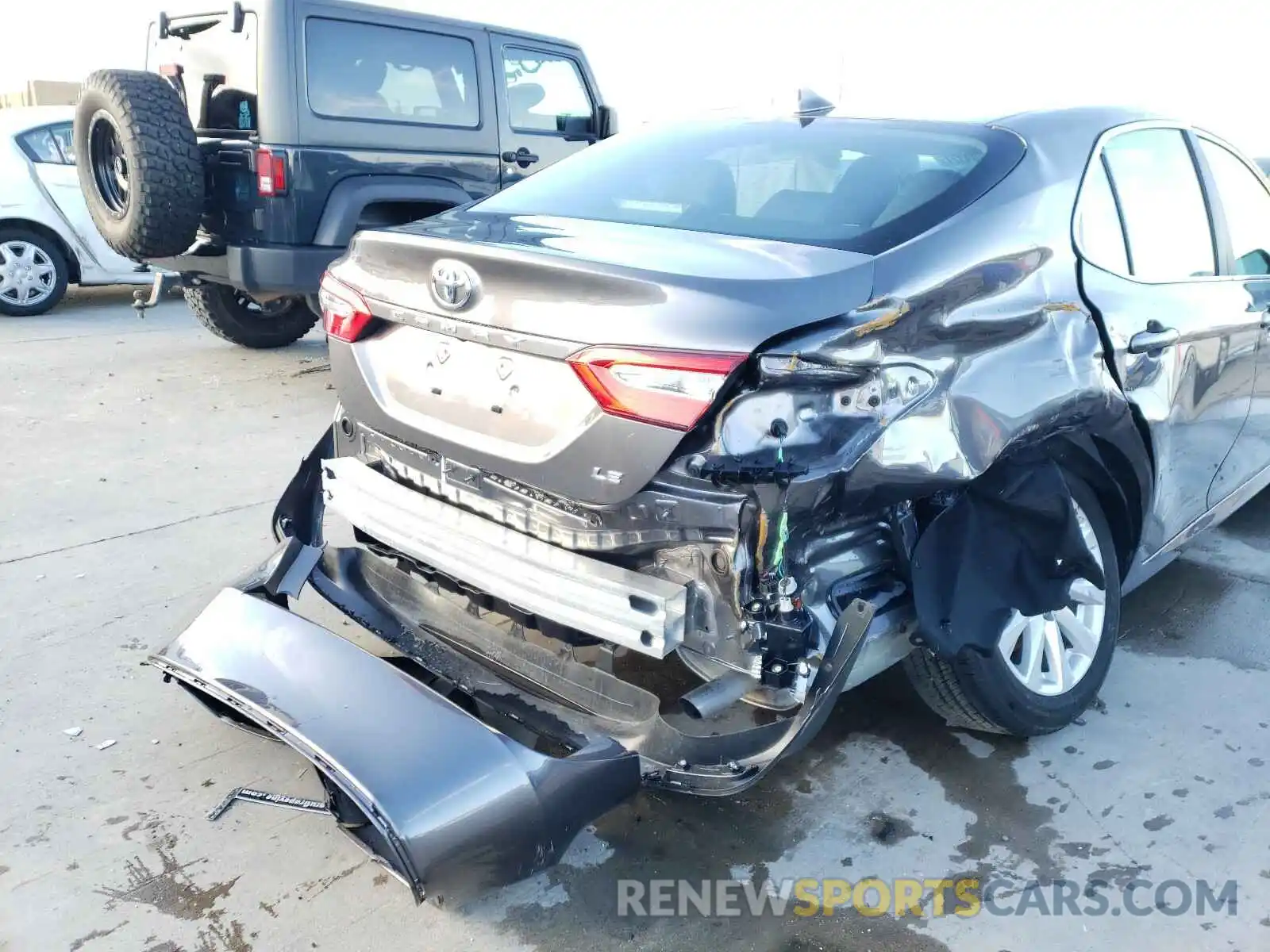 9 Photograph of a damaged car 4T1C11AK5LU401522 TOYOTA CAMRY 2020