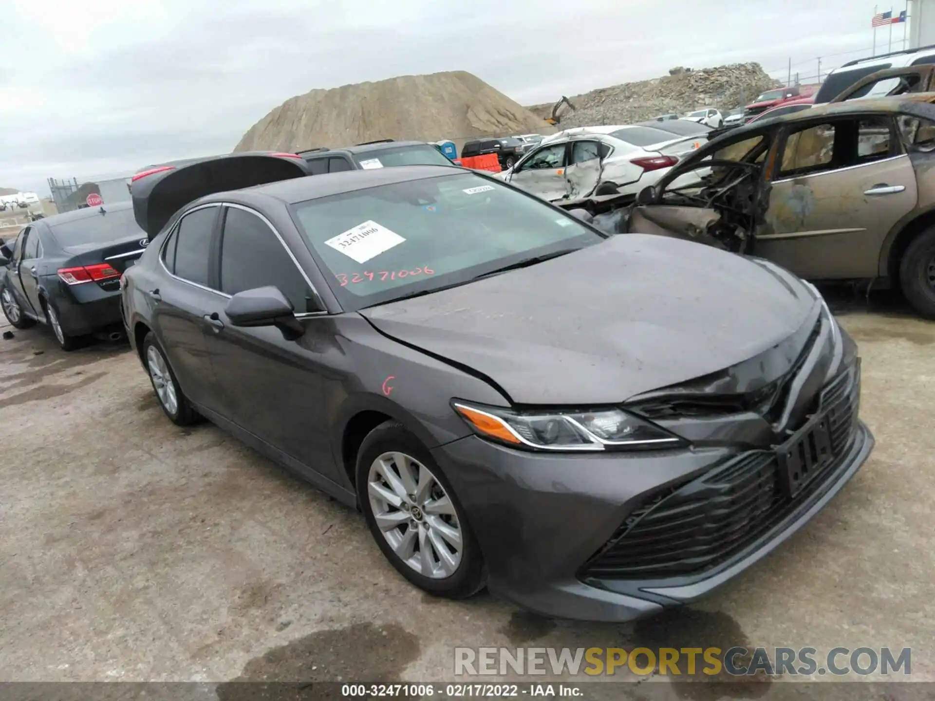 1 Photograph of a damaged car 4T1C11AK5LU401973 TOYOTA CAMRY 2020