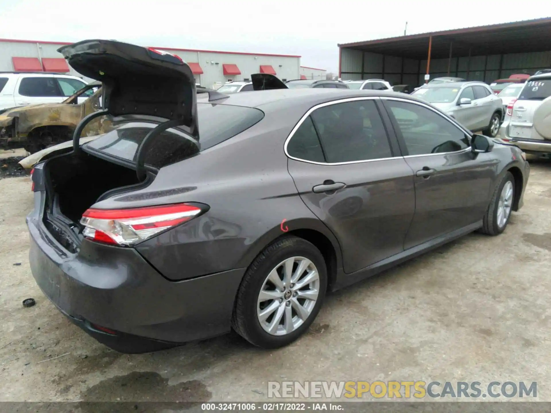 4 Photograph of a damaged car 4T1C11AK5LU401973 TOYOTA CAMRY 2020