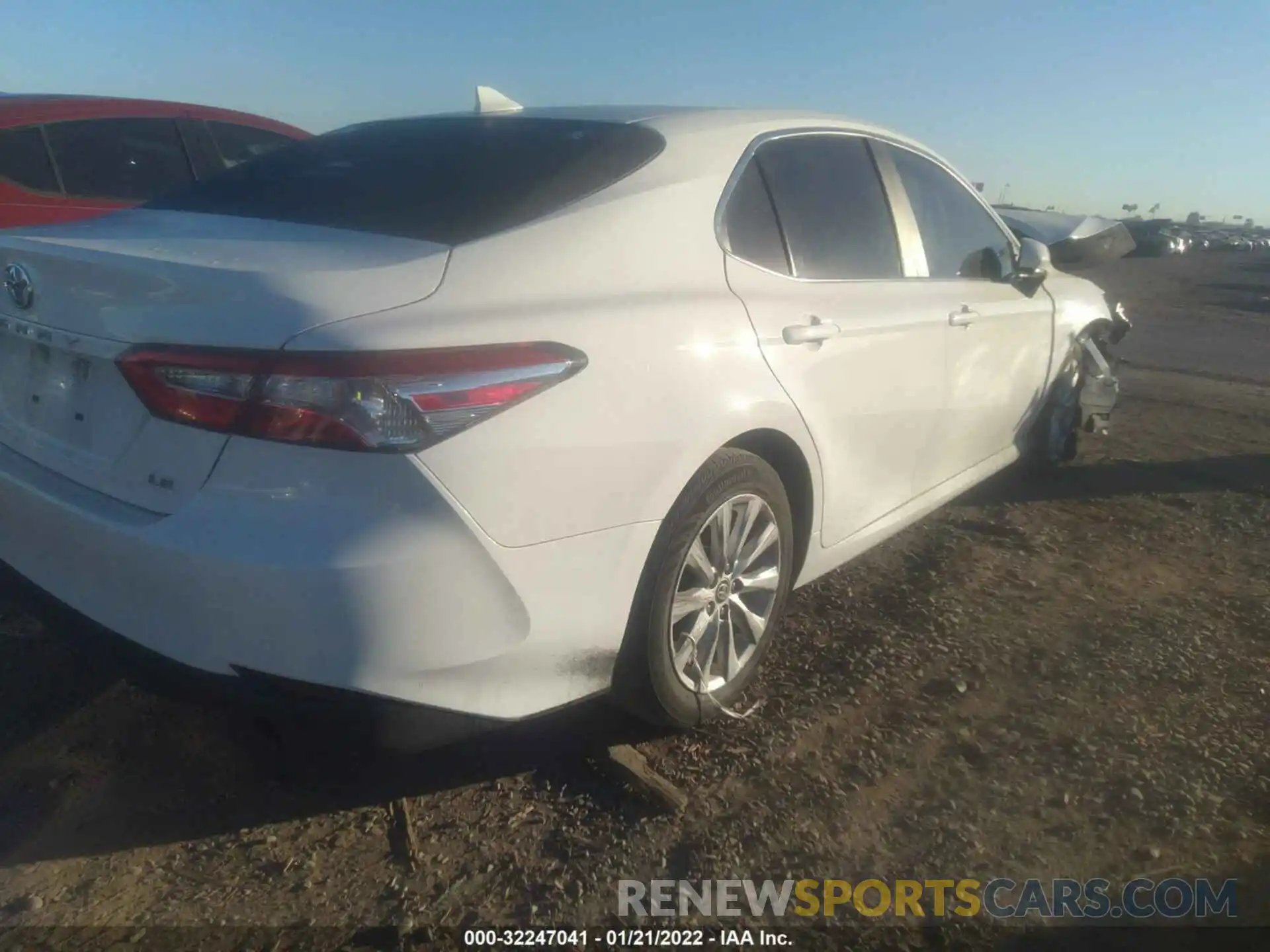 4 Photograph of a damaged car 4T1C11AK5LU505749 TOYOTA CAMRY 2020