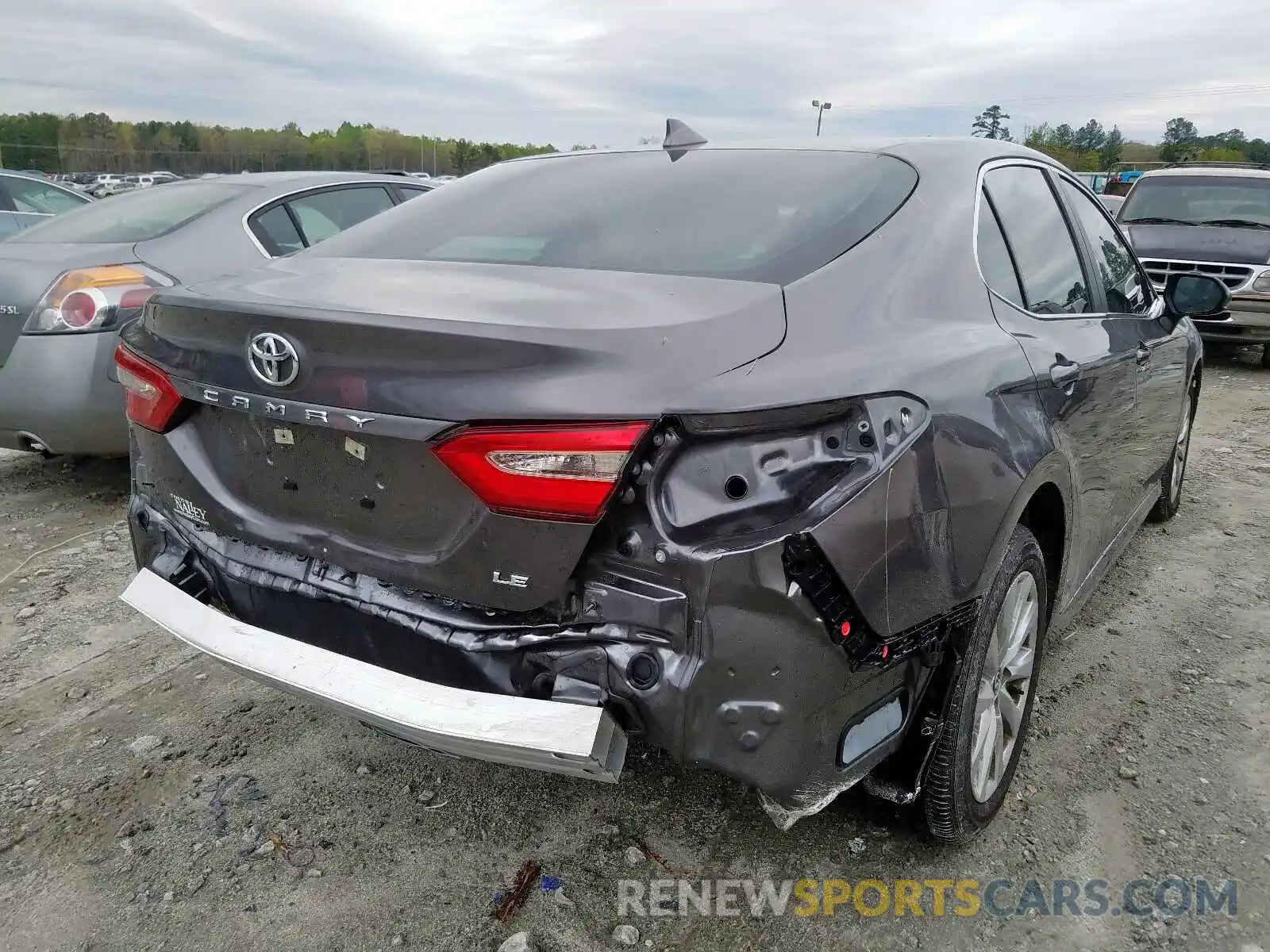 4 Photograph of a damaged car 4T1C11AK5LU868004 TOYOTA CAMRY 2020