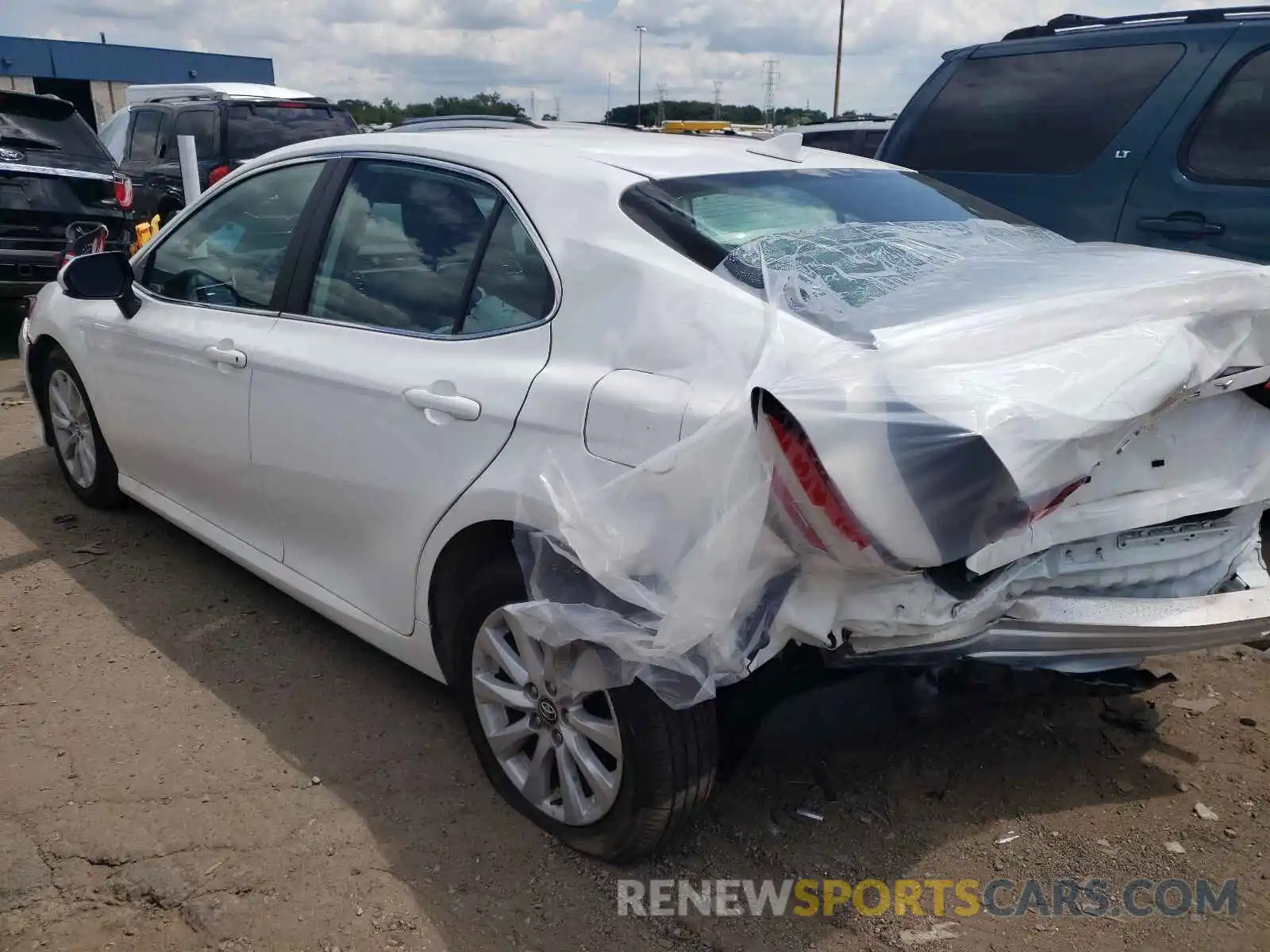 3 Photograph of a damaged car 4T1C11AK5LU869105 TOYOTA CAMRY 2020