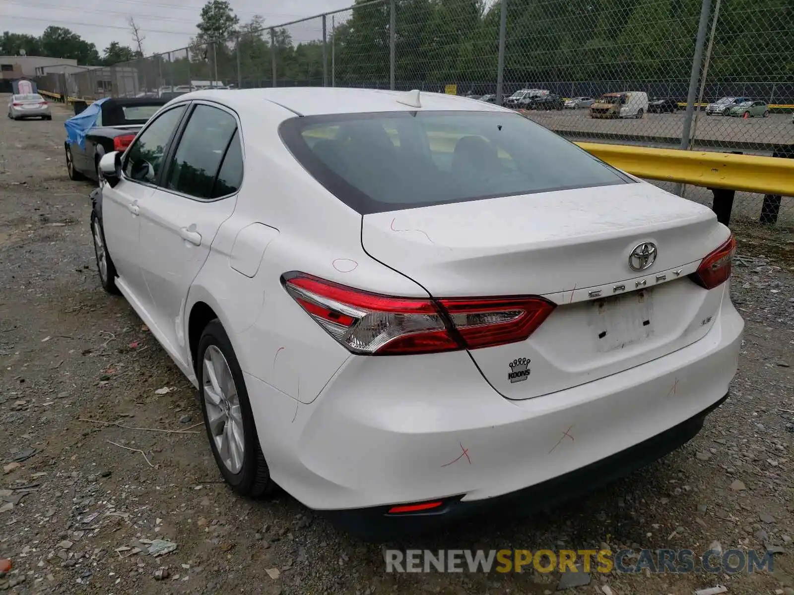 3 Photograph of a damaged car 4T1C11AK5LU881870 TOYOTA CAMRY 2020