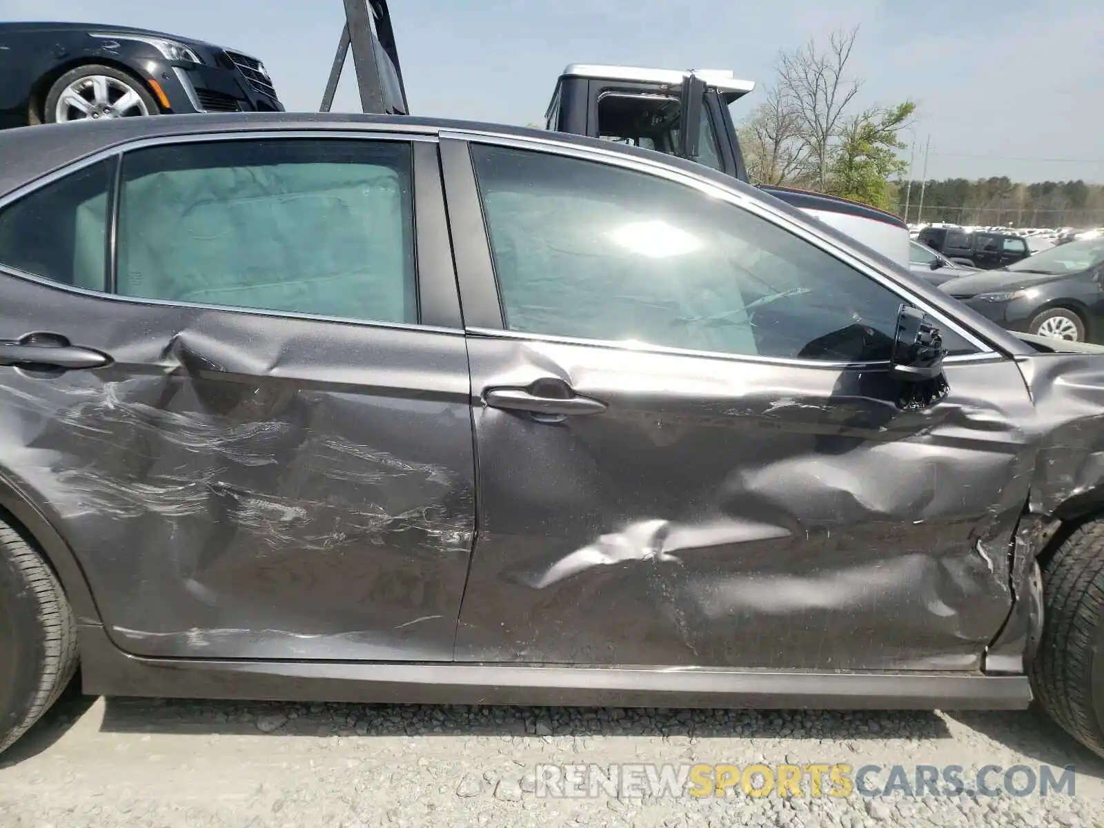 9 Photograph of a damaged car 4T1C11AK5LU888379 TOYOTA CAMRY 2020