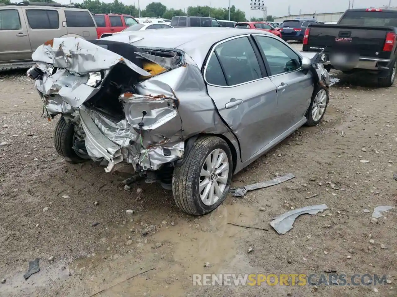 4 Photograph of a damaged car 4T1C11AK5LU889404 TOYOTA CAMRY 2020