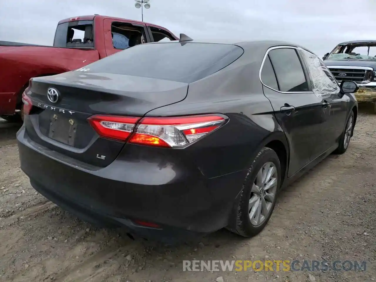 4 Photograph of a damaged car 4T1C11AK5LU901535 TOYOTA CAMRY 2020