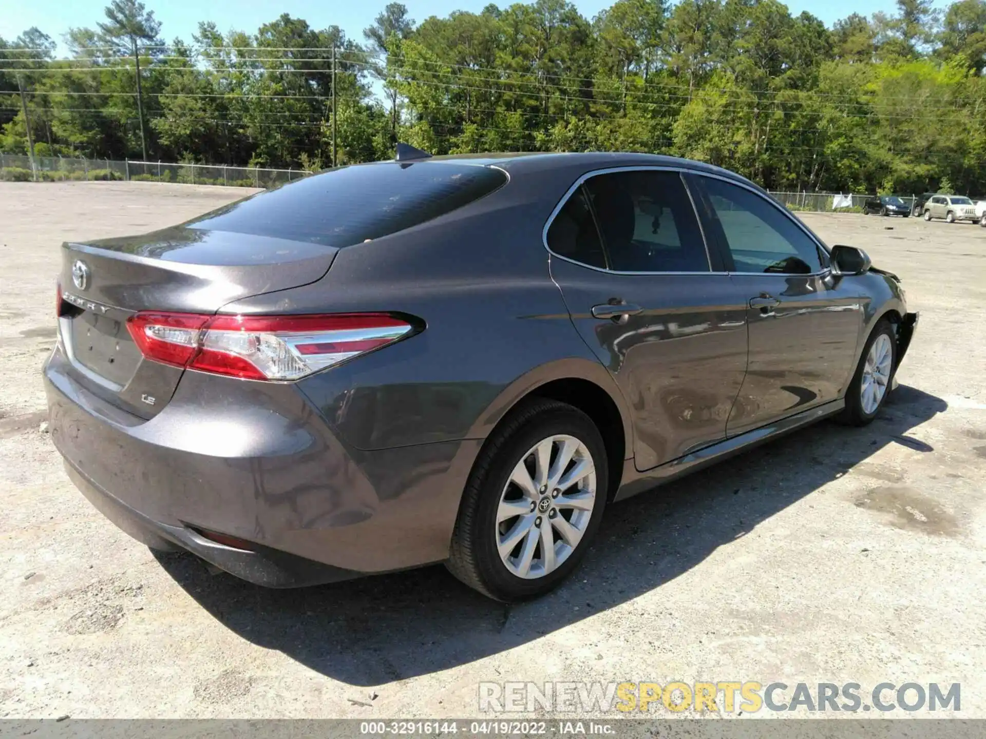 4 Photograph of a damaged car 4T1C11AK5LU915130 TOYOTA CAMRY 2020