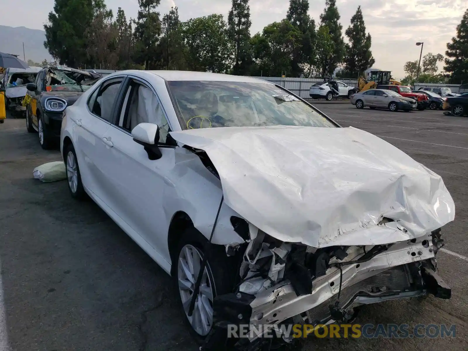 1 Photograph of a damaged car 4T1C11AK5LU916830 TOYOTA CAMRY 2020