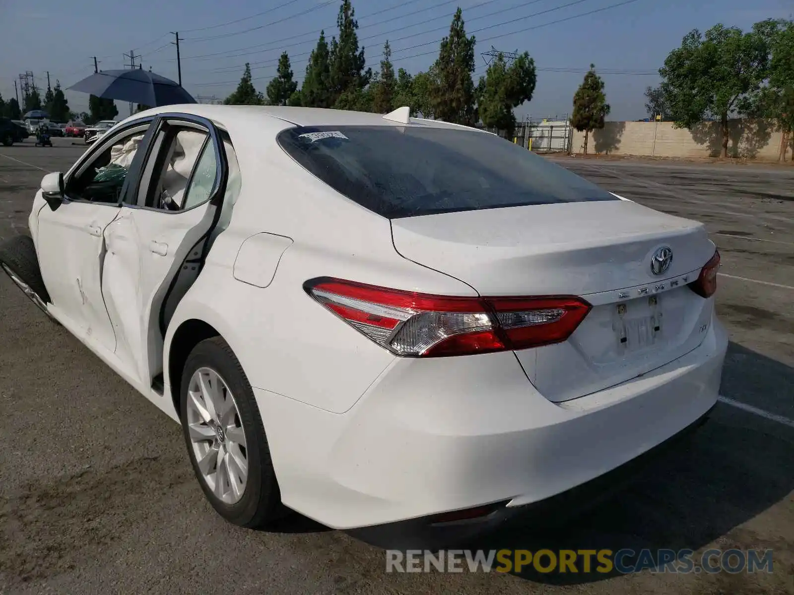 3 Photograph of a damaged car 4T1C11AK5LU916830 TOYOTA CAMRY 2020