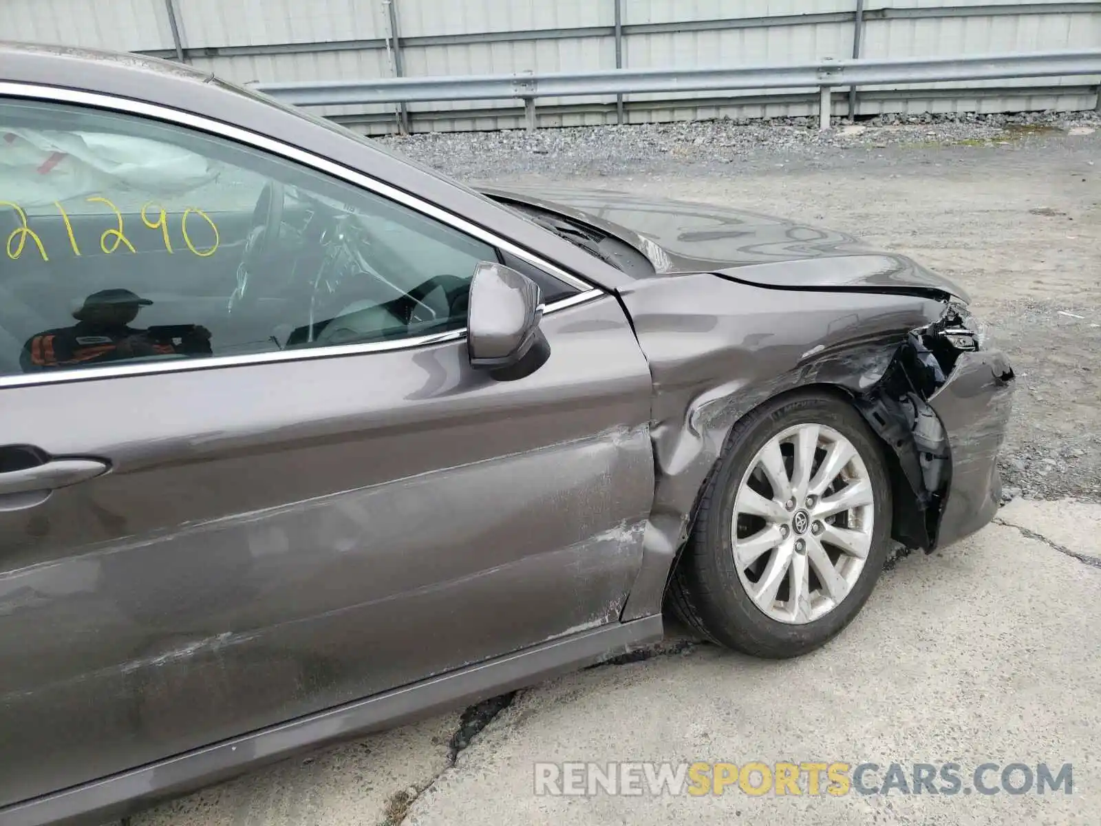 9 Photograph of a damaged car 4T1C11AK5LU919260 TOYOTA CAMRY 2020