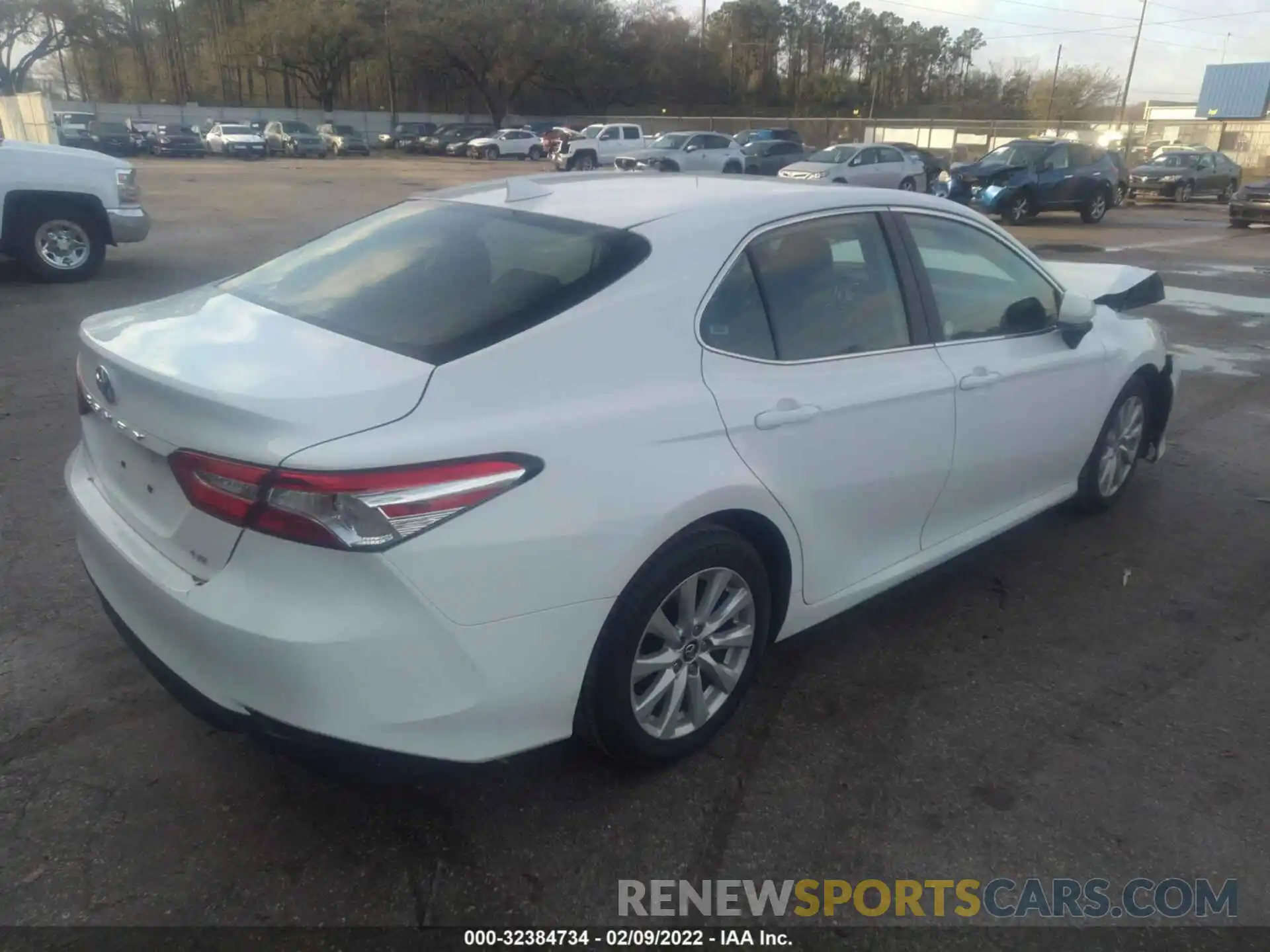 4 Photograph of a damaged car 4T1C11AK5LU928377 TOYOTA CAMRY 2020