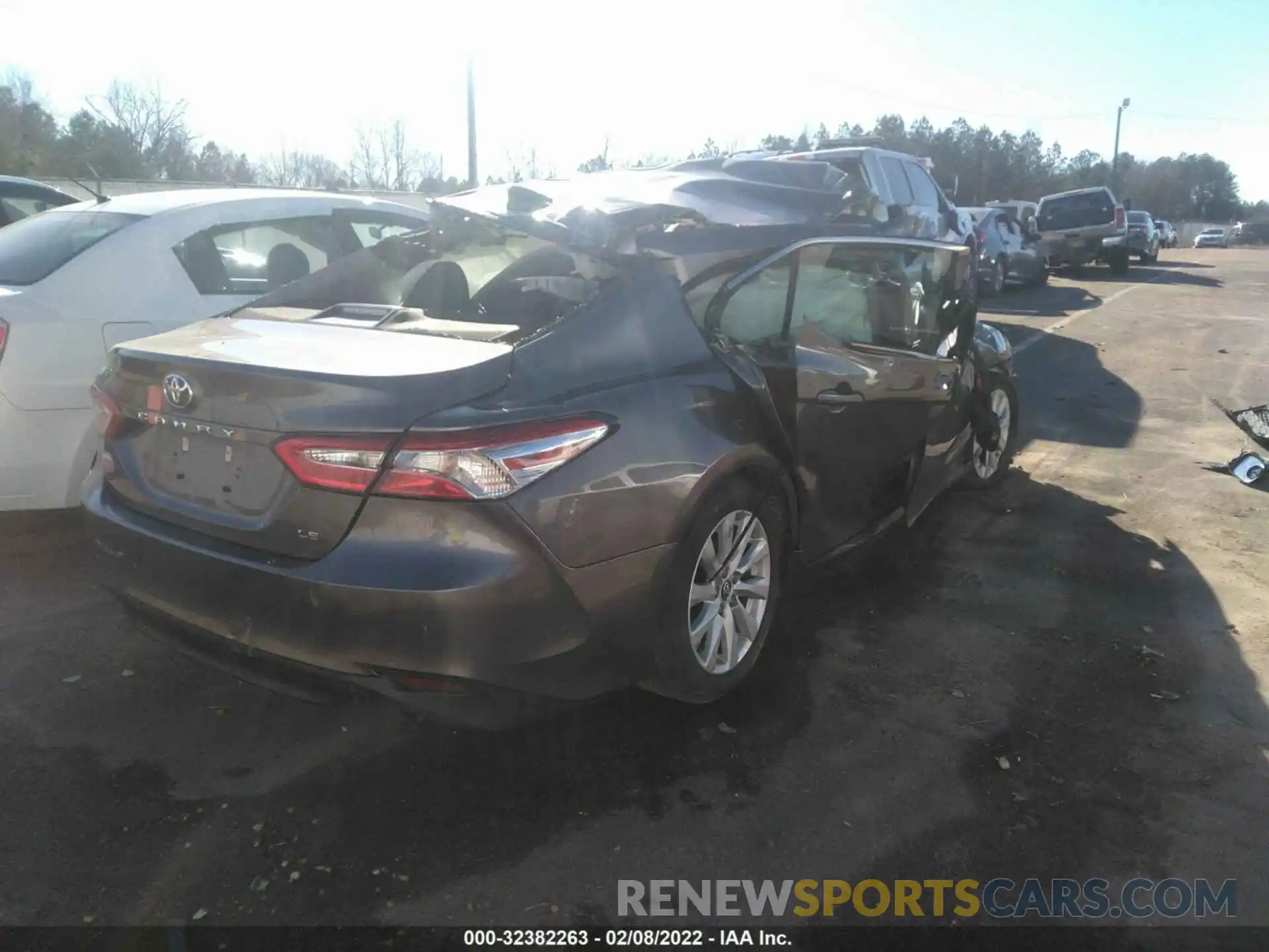 4 Photograph of a damaged car 4T1C11AK5LU930887 TOYOTA CAMRY 2020