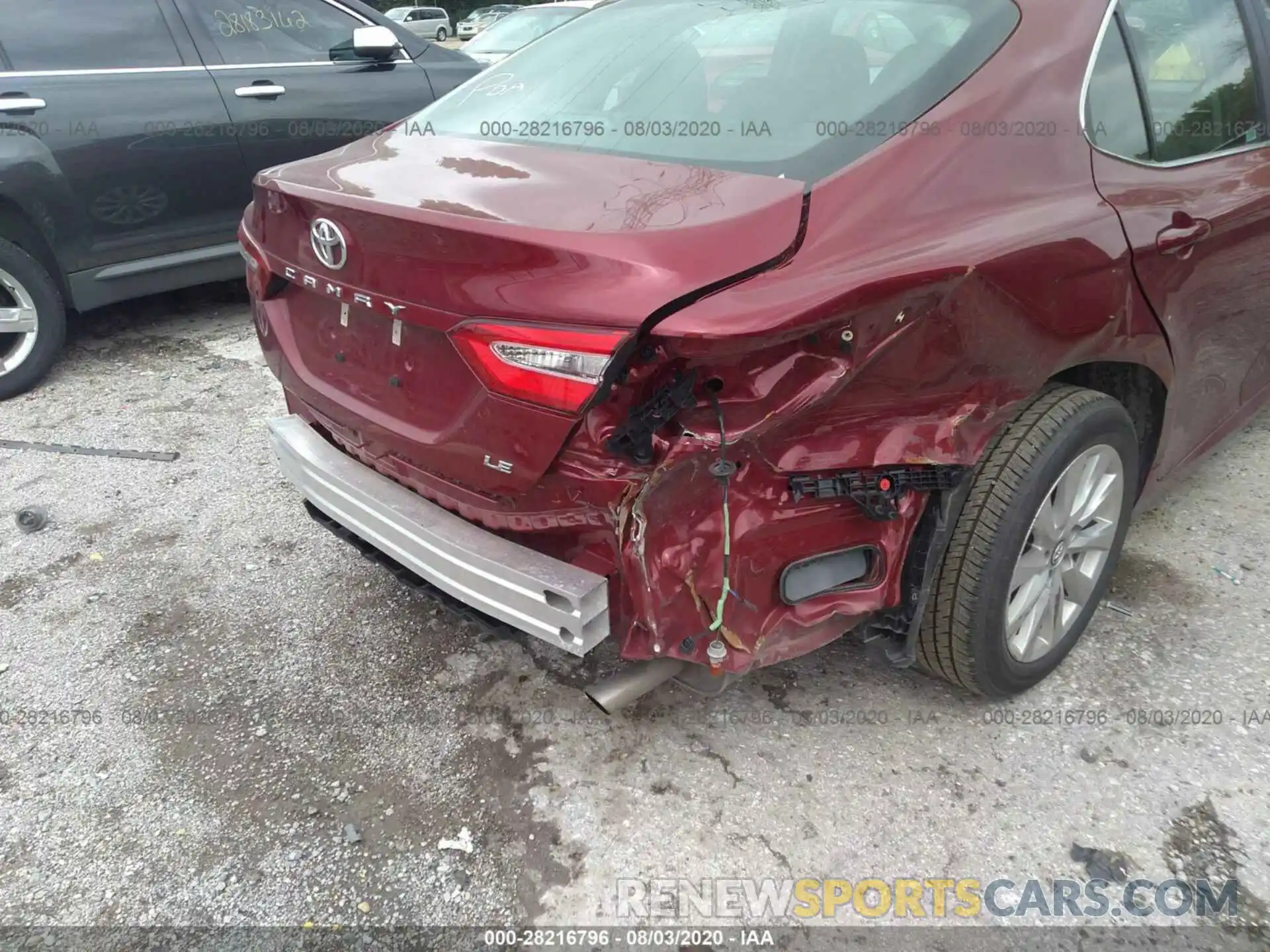 6 Photograph of a damaged car 4T1C11AK5LU931621 TOYOTA CAMRY 2020