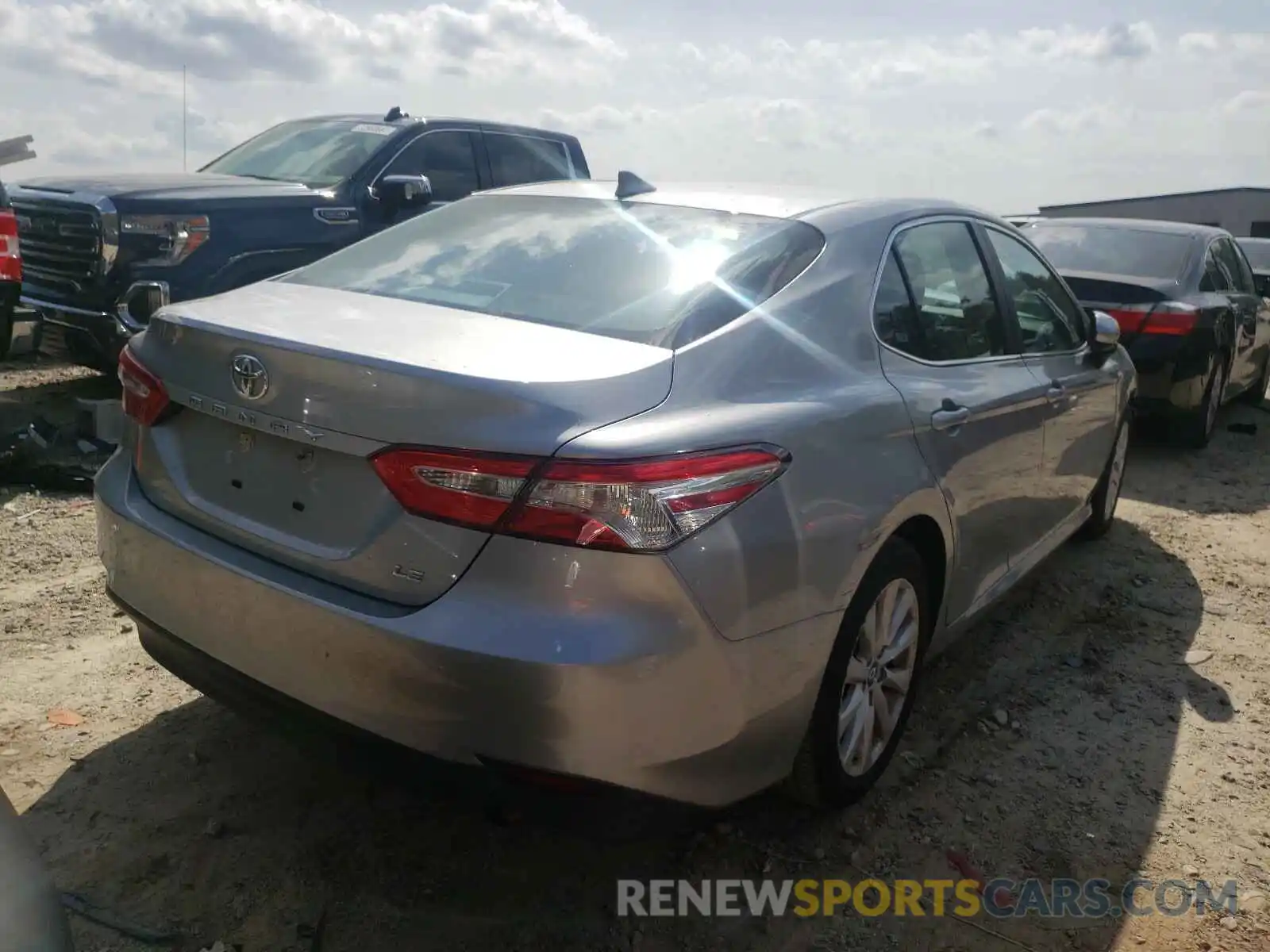 4 Photograph of a damaged car 4T1C11AK5LU945504 TOYOTA CAMRY 2020