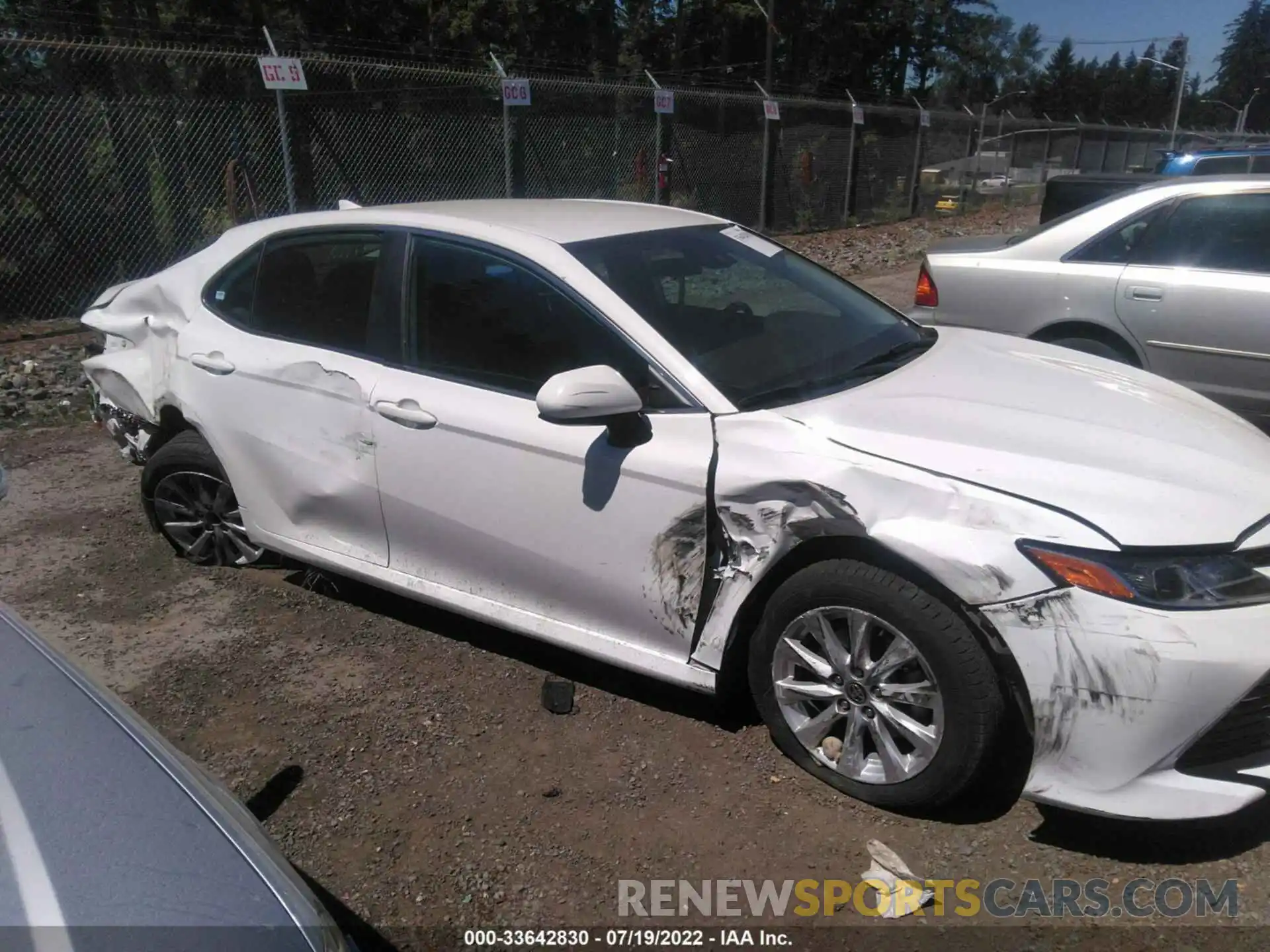 6 Photograph of a damaged car 4T1C11AK5LU945535 TOYOTA CAMRY 2020