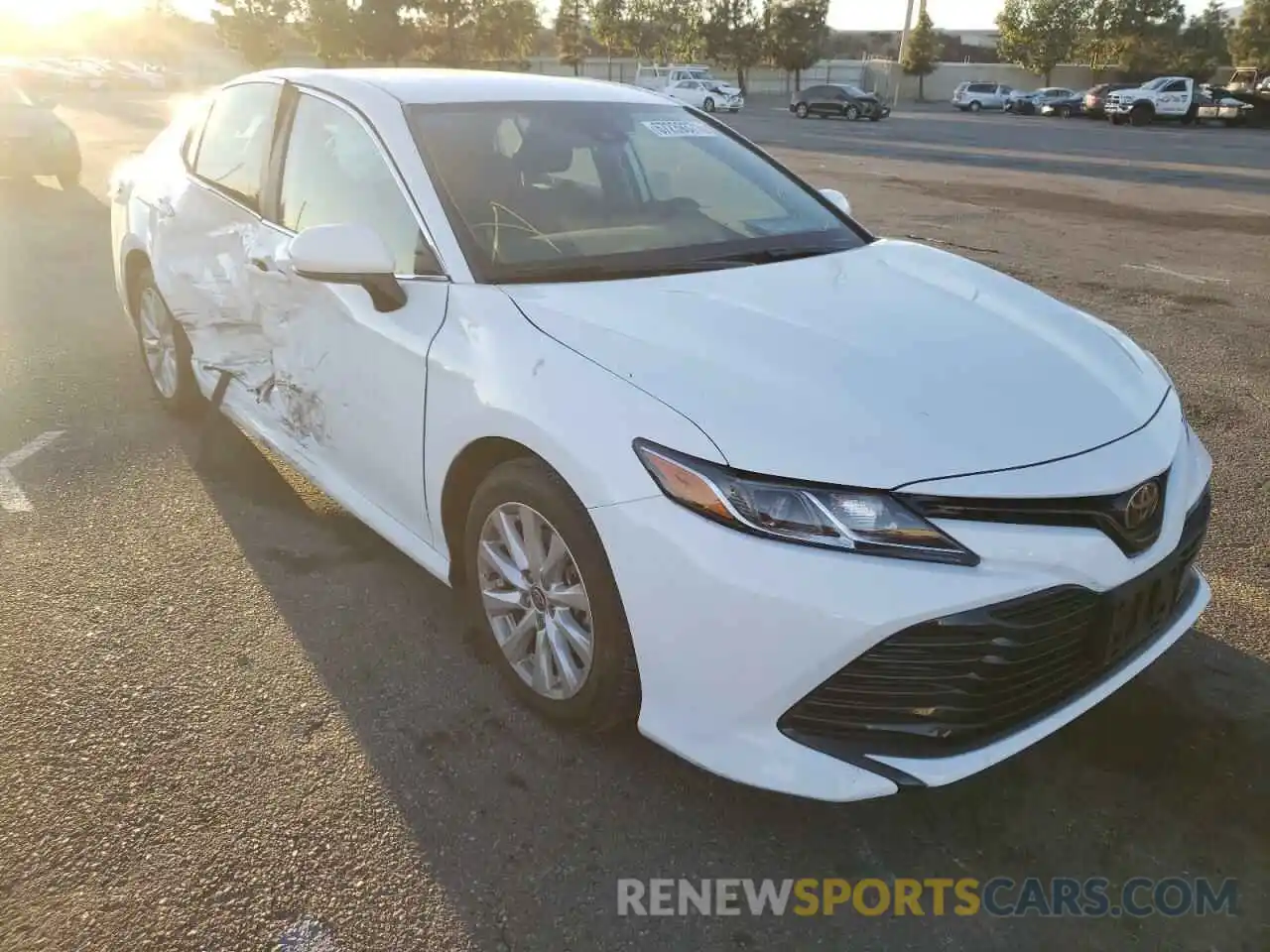 1 Photograph of a damaged car 4T1C11AK5LU946118 TOYOTA CAMRY 2020