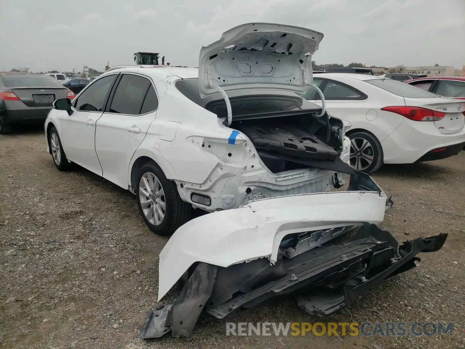 3 Photograph of a damaged car 4T1C11AK5LU948385 TOYOTA CAMRY 2020