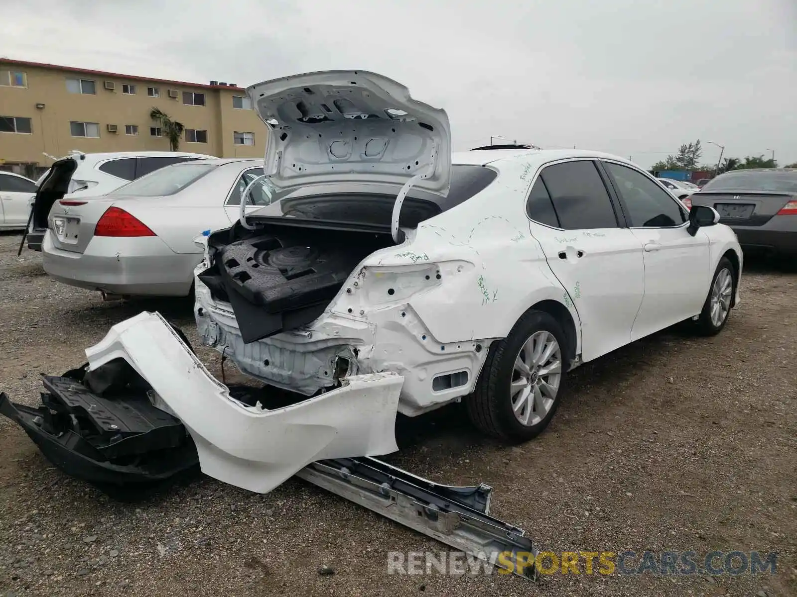 4 Photograph of a damaged car 4T1C11AK5LU948385 TOYOTA CAMRY 2020